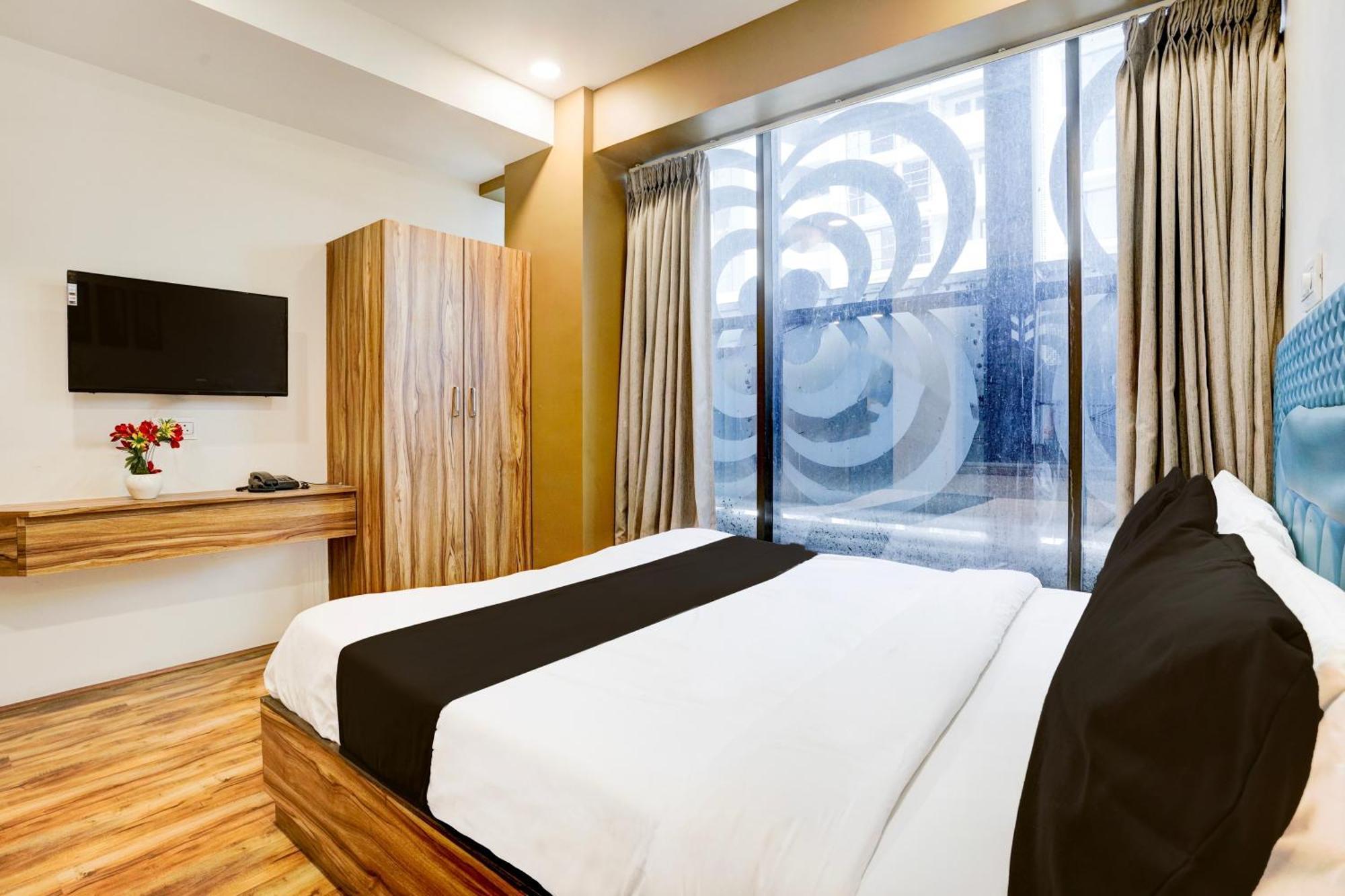 Super Collection O Vesu Surat Formerly Hotel Signature Exterior photo